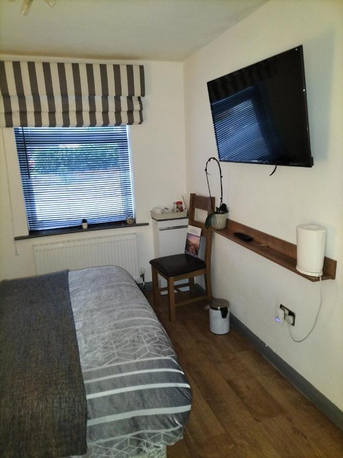 The New Accommodation Free Complementary Breakfast Tibshelf 外观 照片