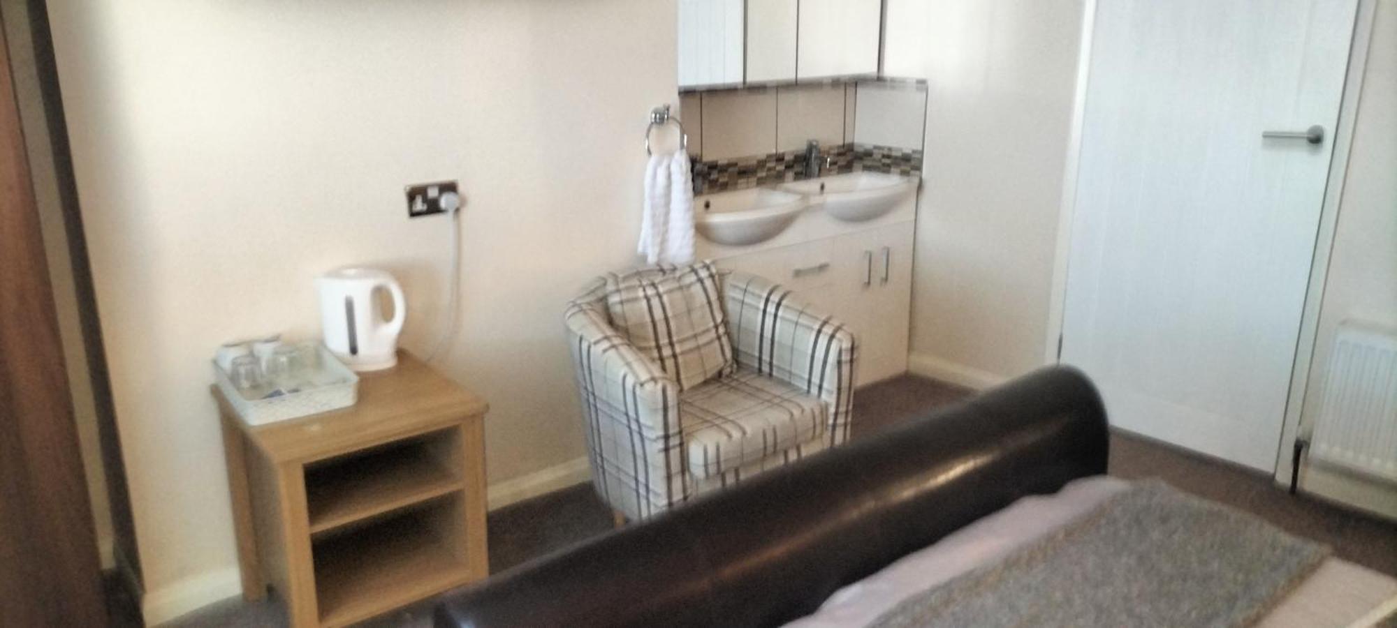 The New Accommodation Free Complementary Breakfast Tibshelf 外观 照片