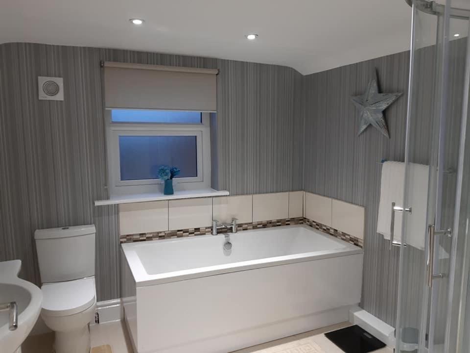 The New Accommodation Free Complementary Breakfast Tibshelf 外观 照片