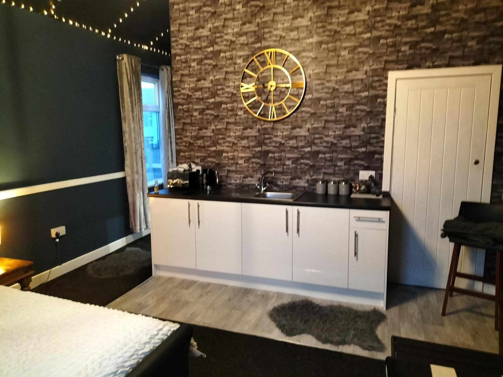 The New Accommodation Free Complementary Breakfast Tibshelf 外观 照片